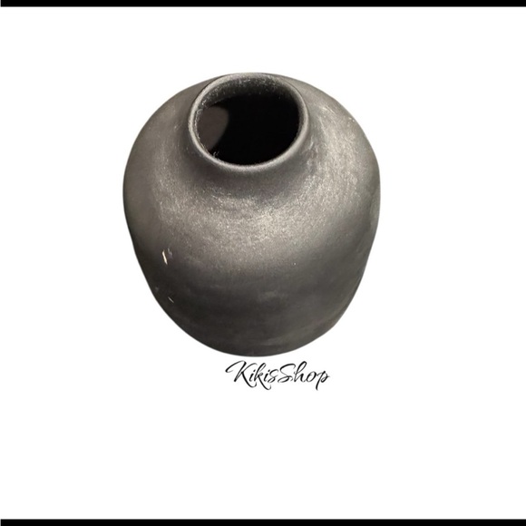 Hearth & Hand Magnolia 4" Dark Gray
Distressed Ceramic Distressed Vase - Picture 6 of 7